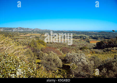 Vue de paysage de Provence dans le sud de la France, près de 'Baux de Provence' village Banque D'Images