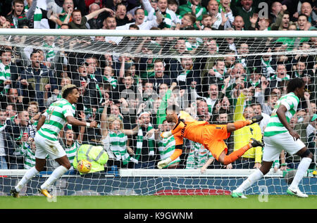 Gardien des rangers foderingham wes regarde tom celtic les rogic (pas sur la photo) et d'autre marque son premier but lors du match de championnat écossais de ladbrokes le stade ibrox, Glasgow. Banque D'Images