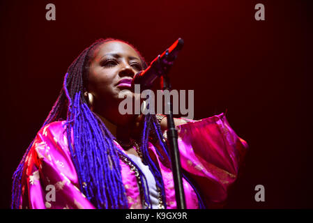 Singer lalah hathaway performing live in concert lors de mary j. blige's 'force d'une femme tour' au Fillmore Miami Beach au Jackie Gleason theaterin Miami Beach, en Floride. Comprend : lalah hathaway où : Miami Beach, Florida, United States Quand : 22 août 2017 Credit : johnny louis/wenn.com Banque D'Images