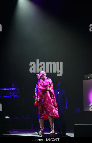 Singer lalah hathaway performing live in concert lors de mary j. blige's 'force d'une femme tour' au Fillmore Miami Beach au Jackie Gleason theaterin Miami Beach, en Floride. Comprend : lalah hathaway où : Miami Beach, Florida, United States Quand : 22 août 2017 Credit : johnny louis/wenn.com Banque D'Images