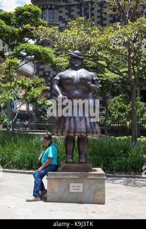 Mujer vestida, Botero Plaza, Medellin, Colombie Banque D'Images