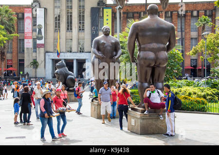 Adan et Eva sculptures, Botero Plaza, Medellin, Colombie Banque D'Images