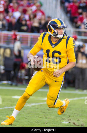 21 sept 2017 - Santa Clara U.S.A CA -béliers quarterback Jared Goff (16) game stats 22-28 pour 292 yards et 3 TD au cours de la NFL football match entre les Los Angeles Rams et les San Francisco 49ers 41-39 gagner au stade San Francisco Californie Levi James Thurman/CSM Banque D'Images