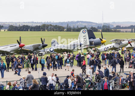 Cambridge, Royaume-Uni. Sep 23, 2017. Avions historiques et de la foule à la bataille d'Angleterre de Duxford Air Show à Duxford, Royaume-Uni. Credit : Julian Elliott/Alamy Live News Banque D'Images