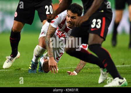 Cologne, Allemagne. Sep 20, 2017 leonardo bittencourt. cologne, tente de revenir sur ses pieds au cours de la Bundesliga match de foot entre 1. fc cologne et eintracht frankfurt dans le stade rheinenergiestadion à Cologne, Allemagne, 20 septembre 2017. crédit : Federico gambarini/dpa/Alamy live news Banque D'Images