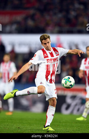 Cologne, Allemagne. Sep 20, 2017 Cologne lukas klünter. envoie le ballon au cours de la Bundesliga match de foot entre 1. fc cologne et eintracht frankfurt dans le stade rheinenergiestadion à Cologne, Allemagne, 20 septembre 2017. crédit : Federico gambarini/dpa/Alamy live news Banque D'Images