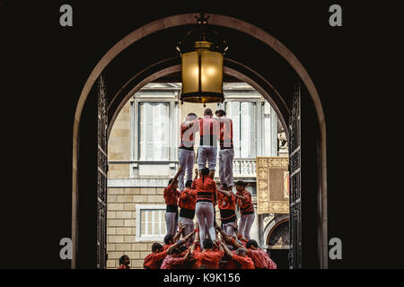 Barcelone, Espagne. 29Th sep 2017. Les "castellers de Barcelona' construire un de leurs tours humaines au cours de la ville de Barcelone appartement de vacances 'la merce' credit : Matthias rickenbach/Alamy live news Banque D'Images