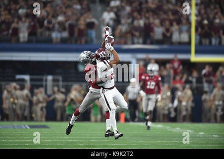 Arlington, TX, États-Unis. Sep 23, 2017. Texas A&M Aggies wide receiver Damion Ratley (4)les prises le long passage dans la première moitié pendant la partie de football classique sud-ouest entre l'Arkansas et Craftsman aspirateur avale la Texas A&M Aggies à AT&T Stadium à Arlington, TX. Michael Dorn/CSM/Alamy Live News Banque D'Images