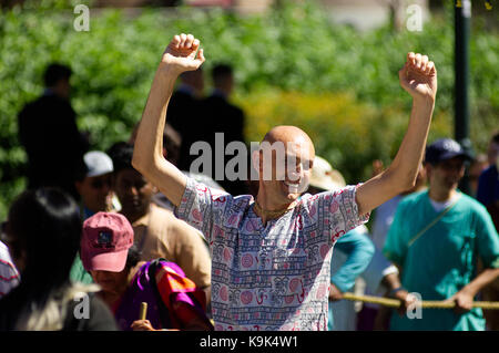 Philadelphie, PA, Etats-Unis.. 23 Septembre, 2017. Défilé de chars, tiré en procession par participant sur Benjamin Franklin Parkway, dans la direction de Eakins, ovale à Philadelphie, PA, le 23 septembre 2017. Participant à la parade sont membres de la Société internationale pour la conscience de Krishna ainsi que des locaux qui représentent la culture indienne et du patrimoine. Banque D'Images