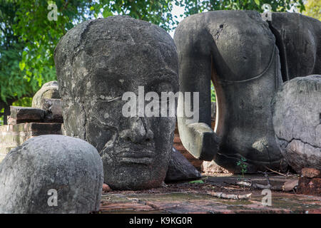 Sculptures, dans le temple Wat Ratchaburana, Ayuthaya, Thaïlande Banque D'Images