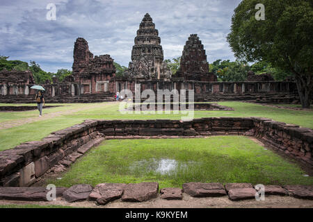 Vue d'ensemble, passage et sanctuaire central, dans Prasat Hin Phimai (Parc historique de Phimai), Phimai, province de Nakhon Ratchasima, Thaïlande Banque D'Images