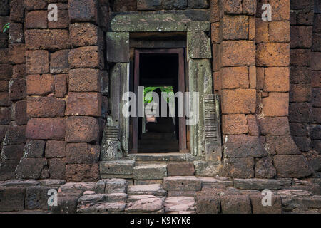 Statue de Bouddha, sanctuaire central, à Prasat Hin Phimai (Parc historique de Phimai), Phimai, province de Nakhon Ratchasima, Thaïlande Banque D'Images