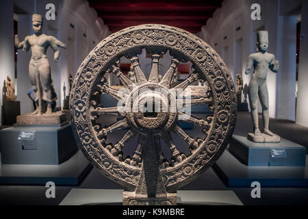 Roue de la Loi datant de la période Dvaravati, salle d'exposition 1, Musée national, Bangkok, Thaïlande Banque D'Images