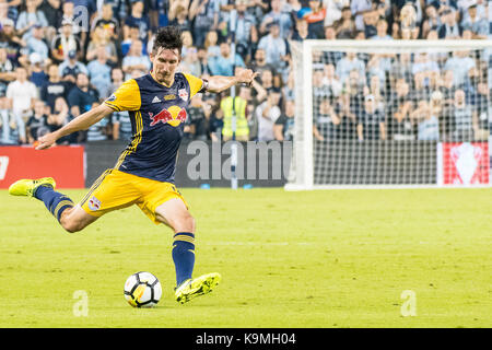 Sean Davis numéro 27 du New York Red Bulls est midfilder au Children's Mercy Park pour une chasse Lamar U.S. Open Cup match final avec Sporting Kansas City Banque D'Images