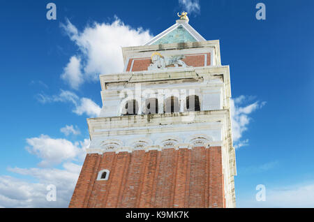 Célèbre de Venise. St Mark's Campanile clocher de la Basilique St Marc, à la place Saint Marc, Venise, Italie. Banque D'Images