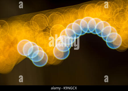 L'effet de flou flou artistique par l'éclairage et les reflets de lumières de Noël et nouvel an Banque D'Images