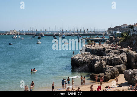 Praia da Rainha, une plage dans la ville portugaise de Cascais, près de Lisbonne, Portugal Banque D'Images