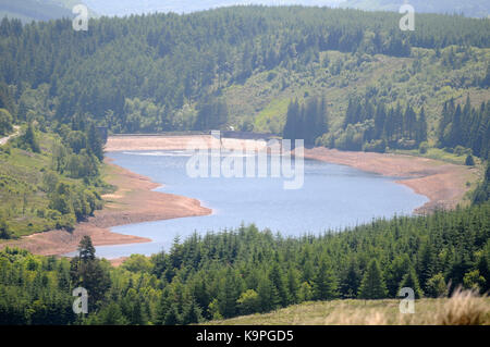 La sécheresse au réservoir dans Nant-Ddu Cantref, Cwmtaf, Powys, Pays de Galles. Banque D'Images