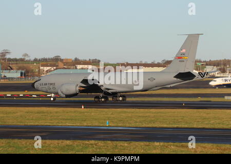 61-0324, un Boeing KC-135R Stratotanker exploité par la United States Air Force, à l'Aéroport International de Prestwick en Ayrshire. Banque D'Images