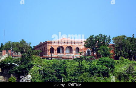 Kaohsiung, Taiwan -- 12 septembre 2017 : l'ancien Consulat britannique, construit en 1879, est situé sur une colline donnant sur le port. Banque D'Images