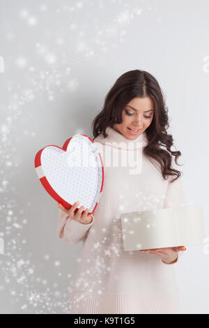 En forme de coeur ouvert femme fort, valentines day love concept Banque D'Images