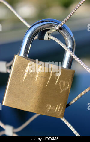 L'amour se bloque sur un pont de Lyon, France Banque D'Images