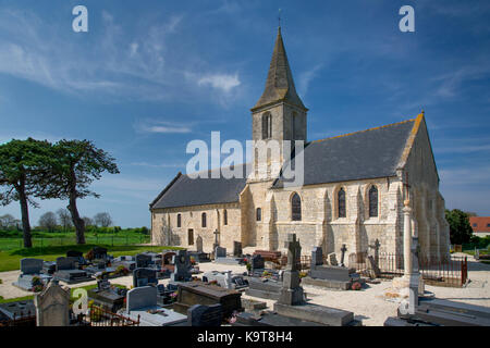 Eglise saint pierre, construit à l'origine 11ème siècle, détruit le jour J, et reconstruite en 1950, St pierre du mont, Normandie, France Banque D'Images