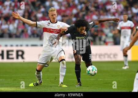 V.li:timo baumgartl (vfb Stuttgart), l'Aktion gegen zweikampf, f. caiuby da Silva (fc augsburg), fussball 1. Bundesliga, 06.Spieltag, spieltag06, le vfb stuttgart - fc augsburg 0-0, suis 23.09.2017 à stuttgart deutschland. mercedes benz arena. | verwendung weltweit Banque D'Images