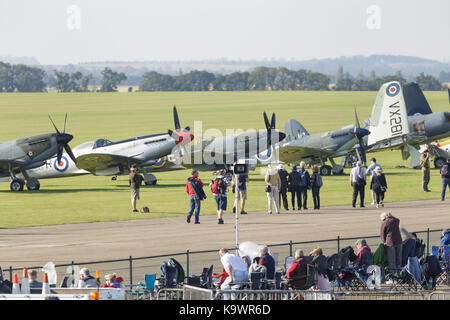 Cambridge, Royaume-Uni. 24 septembre 2017. Visiteurs arrivant pour la bataille d'Angleterre de Duxford Air Show à Duxford, Royaume-Uni. Credit : Julian Elliott/Alamy Live News Banque D'Images