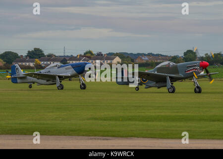 Duxford, UK. 23 Septembre, 2017. P50 Mustang taxi à la piste d'un passé de Duxford Flying Fortress - Bataille d'Angleterre ont lieu pendant le spectacle aérien (IWM) Imperial War Museum Duxford année du centenaire. Principe du Duxford rôle de station de combat de la Seconde Guerre mondiale est célébrée à la bataille d'Angleterre Air Show par plus de 40 avions historiques de prendre son envol. Crédit : Guy Bell/Alamy Live News Banque D'Images