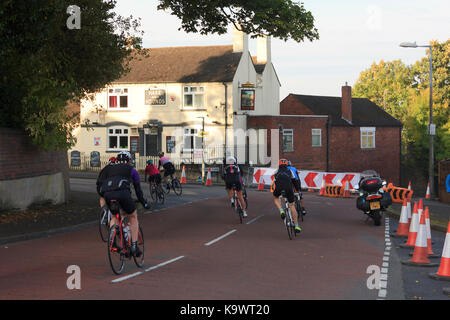 Birmingham, UK. Birmingham velo vélo participants passant par dudley/wollescote stourbridge/salon couvrant une partie de 100 km parcours dans les West Midlands, Royaume-Uni. crédit : Richard Allen/Alamy live news Banque D'Images