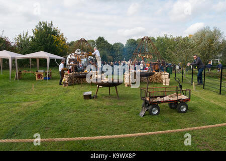 Daylesford, Kingham, UK, 23 septembre 2017. Le Festival des récoltes à Daylesford Organic Farmshop dans les Cotswolds, Royaume-Uni. Les produits biologiques, les légumes et les fruits, des foyers d'agneau rôti, le porc et le poulet, les animaux de ferme à regarder et les personnes bénéficiant de la nourriture et des démos de cuisine. Credit : Flo Smith/Alamy Live News Banque D'Images