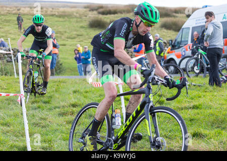 55Th Annual 3 pics Cyclo-Cross, Ingleton Yorkshire Dales, au Royaume-Uni. 24 septembre 2017. Espérons que l'équipe d'usine dans la vallée, ayant été plus Ingleborough. Credit : Andy Ward/Alamy Live News Banque D'Images