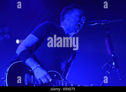 Minneapolis, Minnesota, USA. Sep 23, 2017. Chanteur Tim McIlrath de Rise Against la bande effectue au Skyway Theatre de Minneapolis, Minnesota. Ricky Bassman/CSM/Alamy Live News Banque D'Images