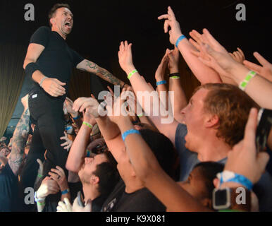 Minneapolis, Minnesota, USA. Sep 23, 2017. Chanteur Tim McIlrath de Rise Against la bande effectue au Skyway Theatre de Minneapolis, Minnesota. Ricky Bassman/CSM/Alamy Live News Banque D'Images