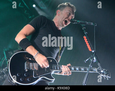 Minneapolis, Minnesota, USA. Sep 23, 2017. Chanteur Tim McIlrath de Rise Against la bande effectue au Skyway Theatre de Minneapolis, Minnesota. Ricky Bassman/CSM/Alamy Live News Banque D'Images