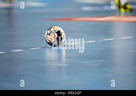 Leon, Espagne. 24 Septembre, 2017. Le ballon du match au cours du match de handball EHF Champions League 2017-2018 phase groupe entre CB Ademar Leon et Kadetten Schaffhausen au centre de sports le 24 septembre 2017 à León, Espagne. ©david Gato/Alamy Live News Banque D'Images