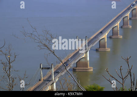 Nippon-lao, un pont en béton, financé par japonais pont suspendu au-dessus de la rivière du Mékong au sud de la ville de Vientiane lao dans la province de Champasak, Lao PDR. Banque D'Images