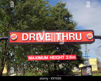 Burger King drive thru signe hauteur maximale 2,5 m Banque D'Images