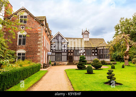 Manoir élisabéthain historique de rufford old hall et le jardin. Banque D'Images