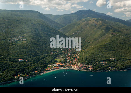 Vue aérienne de la montagne Ucka depuis la côte de Kvarner en Croatie Banque D'Images