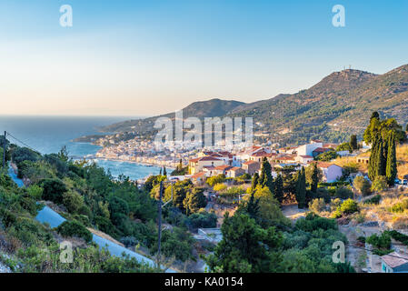 Vue sur Ville de Samos, l'île de Samos, Grèce Banque D'Images