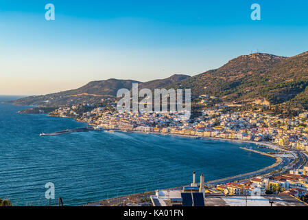 Vue sur Ville de Samos, l'île de Samos, Grèce Banque D'Images