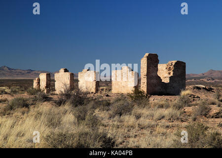 De nombreuses ruines d'anciennes structures militaires peuvent être dispersées dans le domaine de l'historique Fort Craig, situé dans l'État américain du Nouveau Mexique Banque D'Images