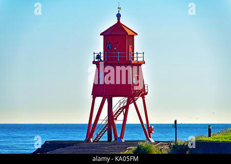 South Shields vieux phare sur l'épi Banque D'Images