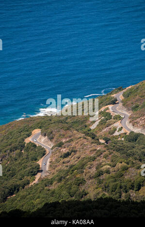 Corse : mer méditerranée, maquis méditerranéen et les routes sinueuses de la côte ouest du cap Corse, la péninsule nord avec des paysages sauvages Banque D'Images