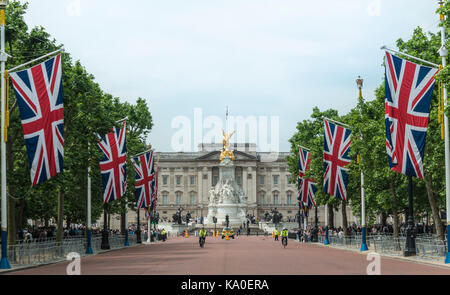 Buckingham Palace et le Mall, marqué Street, Southwark, London, Londres, Angleterre, Royaume-Uni Banque D'Images
