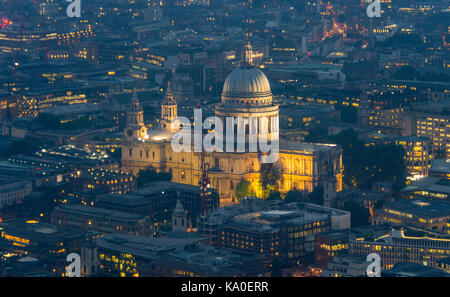 Vue nocturne sur la cathédrale Saint-Paul, Londres, Angleterre, Grande-Bretagne Banque D'Images