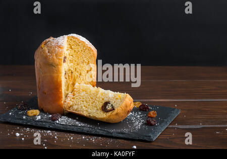 Pâtisserie italienne sur un plateau en pierre de sucre un Banque D'Images