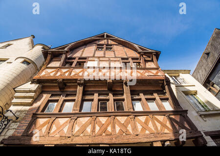 Extérieur de 'la maison rouse' restaurant, Chinon, France. Banque D'Images